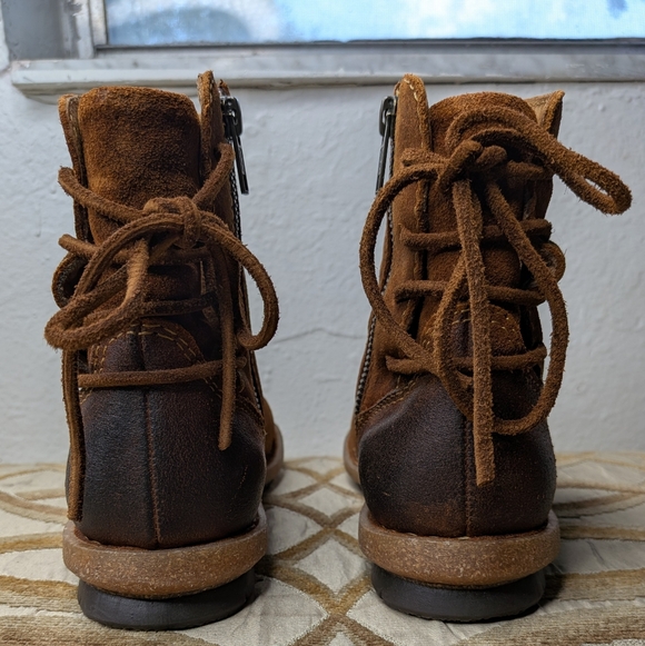 Born Taran Boots Womens Sz 5 Tan Distressed Suede Leather Ankle Side Zip Booties - Picture 5 of 9